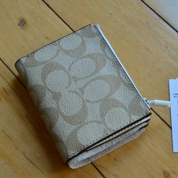 Coach CM852 Bifold Wallet In Signature Canvas - Picture 3 of 8